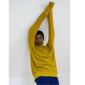 Selva negra vente yellow turtleneck M/L